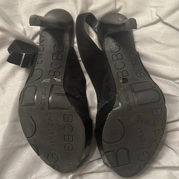 Amazing BCGB like new velvet and leather heels - Picture 3 of 4